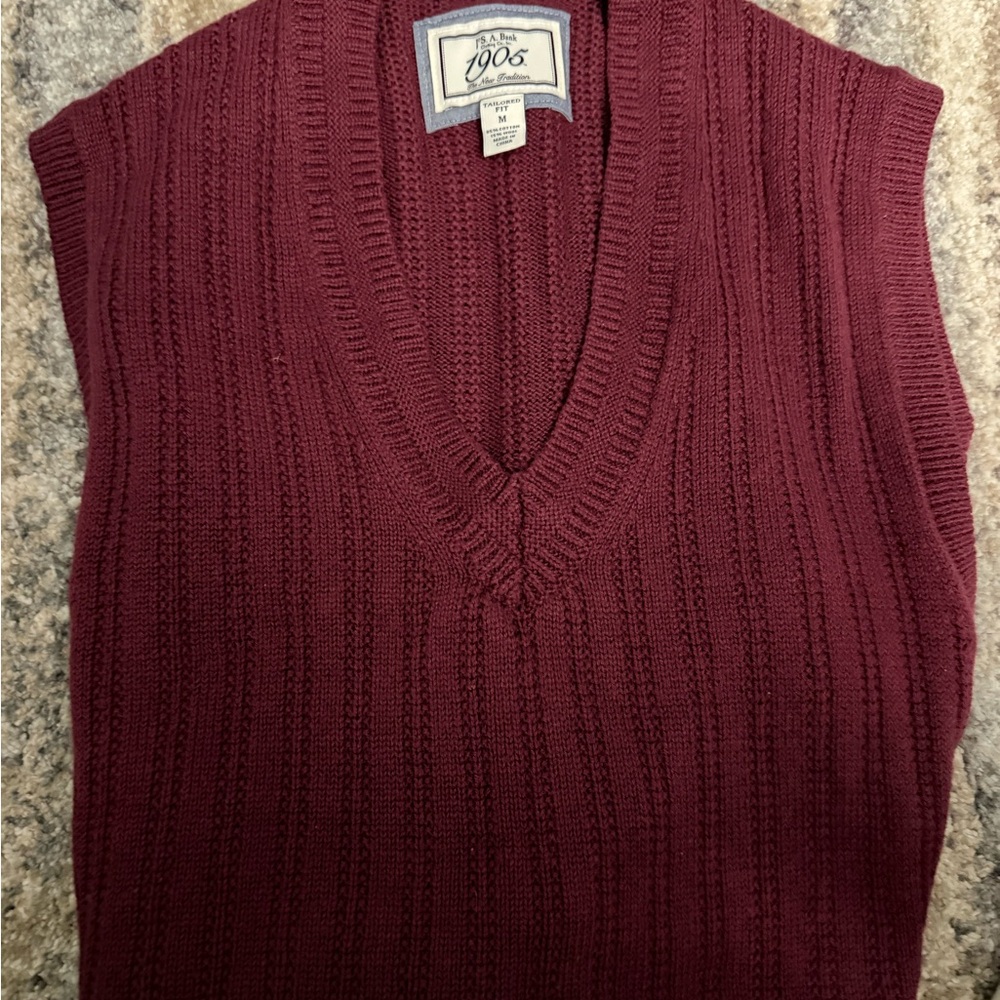 Jos. A. Bank Men's Ribbed V-Neck Sweater Vest in Wine